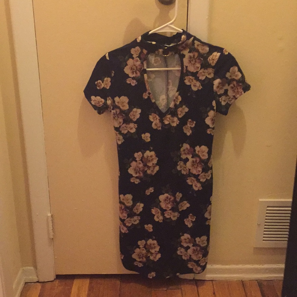 Slim blue floral scooped dress